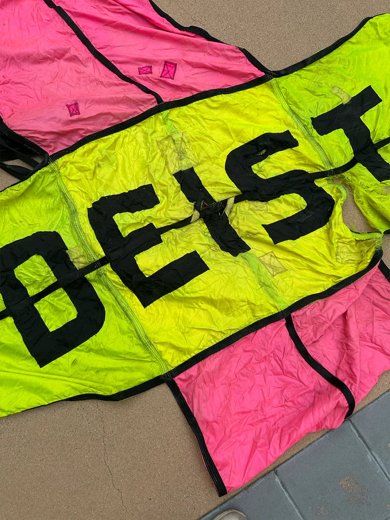 Race used Ed "Big Daddy" Roth Yellow Fang dragster DEIST parachutes.
